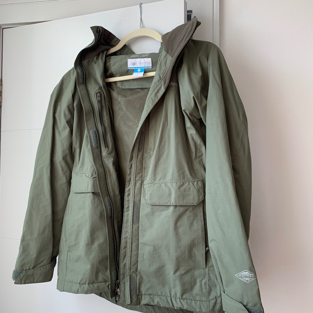 Columbia hooded sage green waterproof raincoat